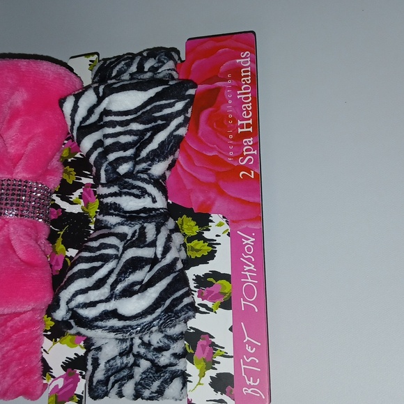 Betsey Johnson Pink and Zebra Spa Headbands Facial collection NWT - Picture 3 of 6